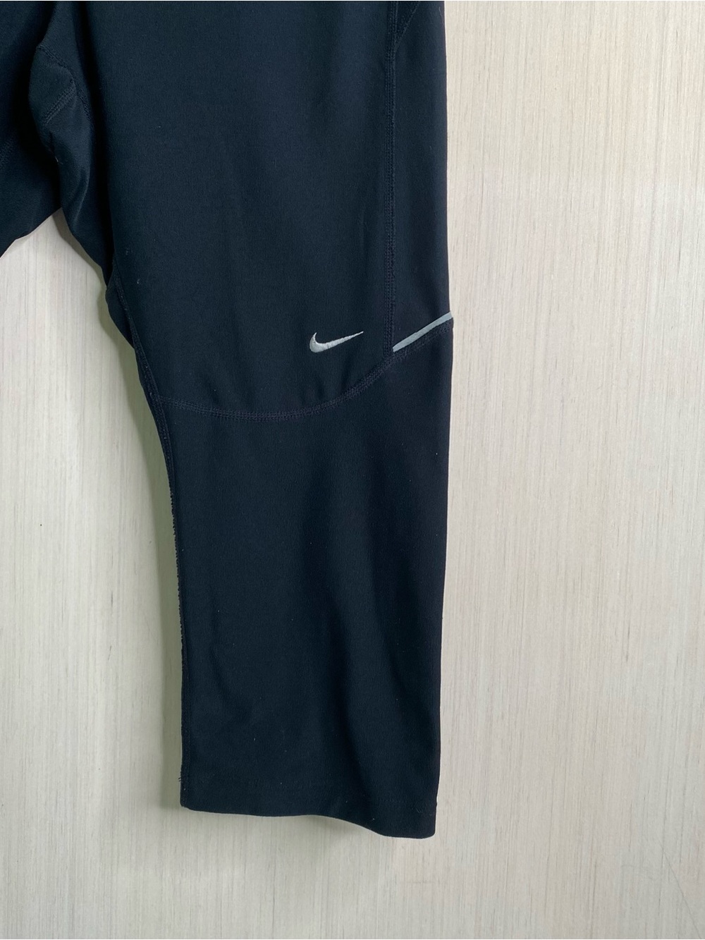 Nike Women’s Dri-Fit Running Black Cropped Performance Capris Large - Picture 3 of 5